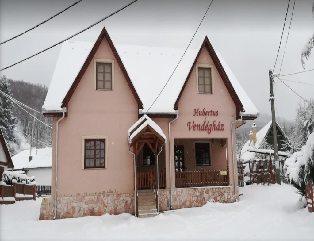 Hubertus Vendeghaz Hotel ปาราด ภายนอก รูปภาพ